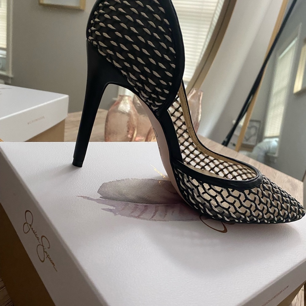*SOLD* Jessica Simpson pumps pointed toe - Picture 4 of 10